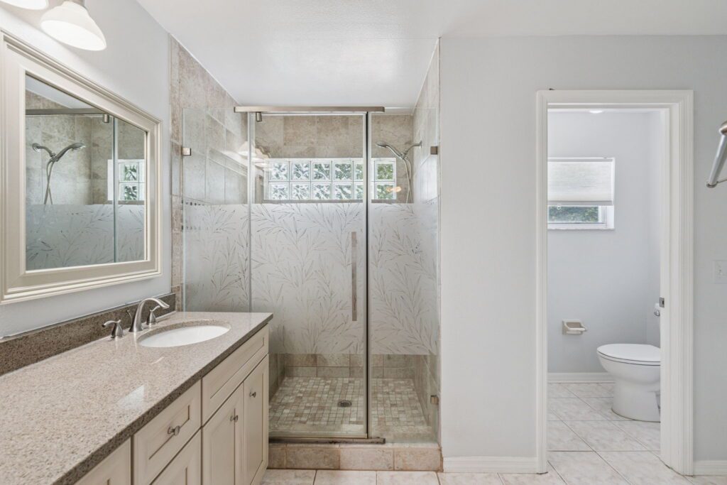 homes for sale Altamonte Springs FL 1351 American Elm Drive primary bathroom
