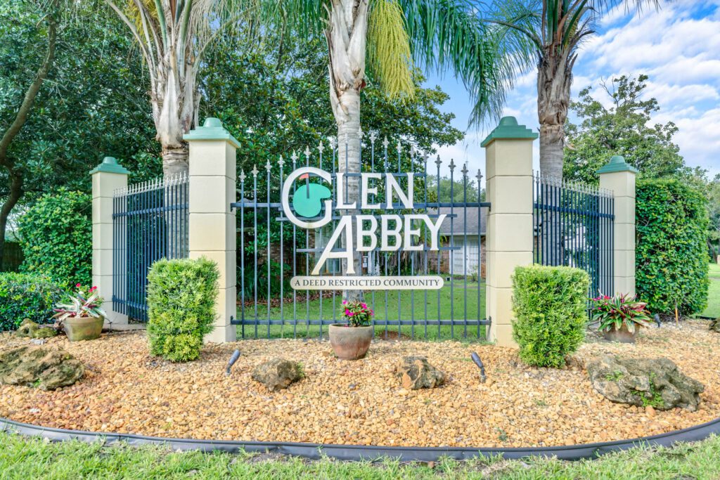 homes for sale Glen Abbey DeBary FL entrance gate