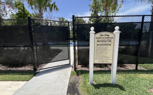 Entrance sign for Lake Mary Pickleball on Country Club courts