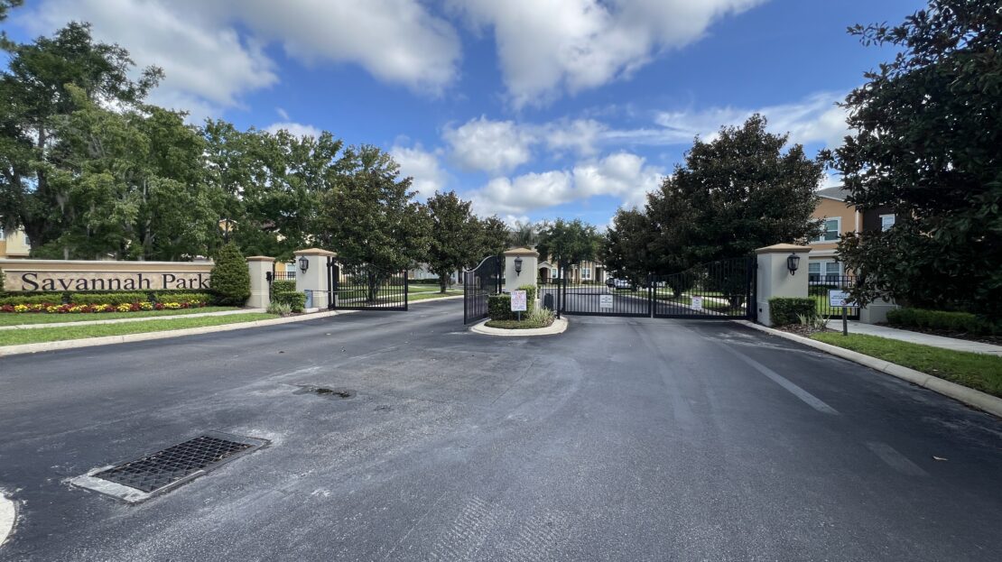 savannah-park-sanford-fl-gate-entrance